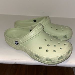 women’s crocs
